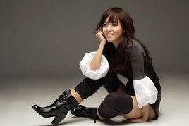 女主播侯佩岑林俊逸,跨界合作，演绎精彩直播传奇